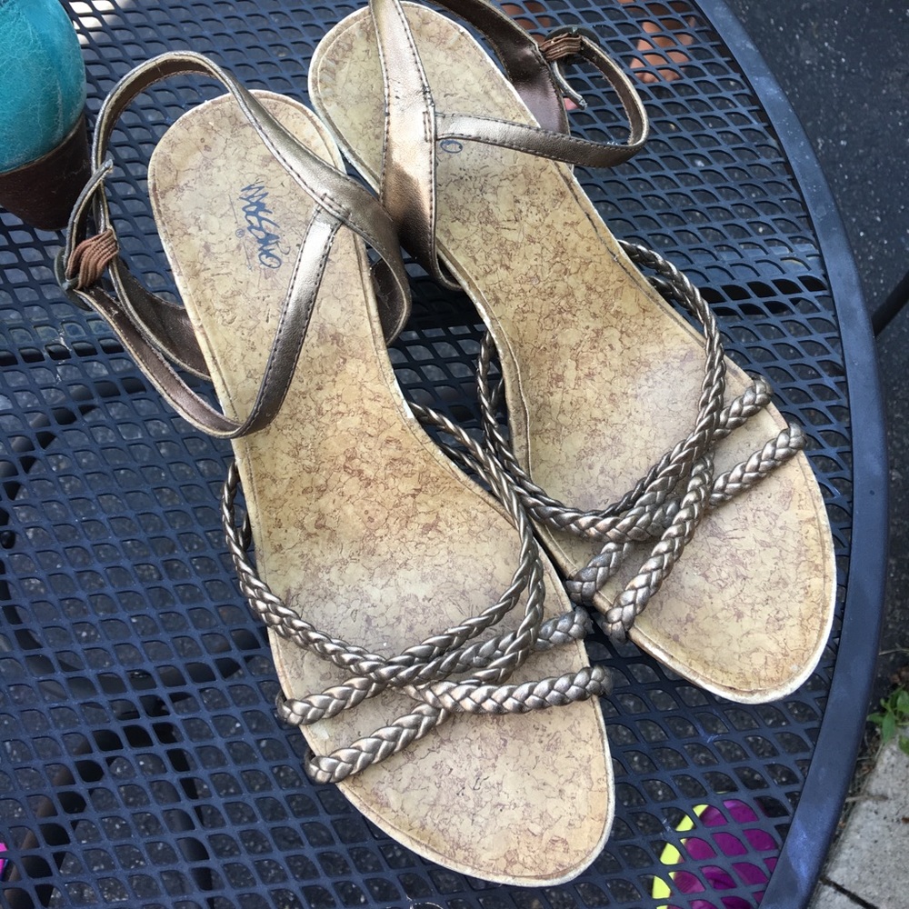 Bronze wedge