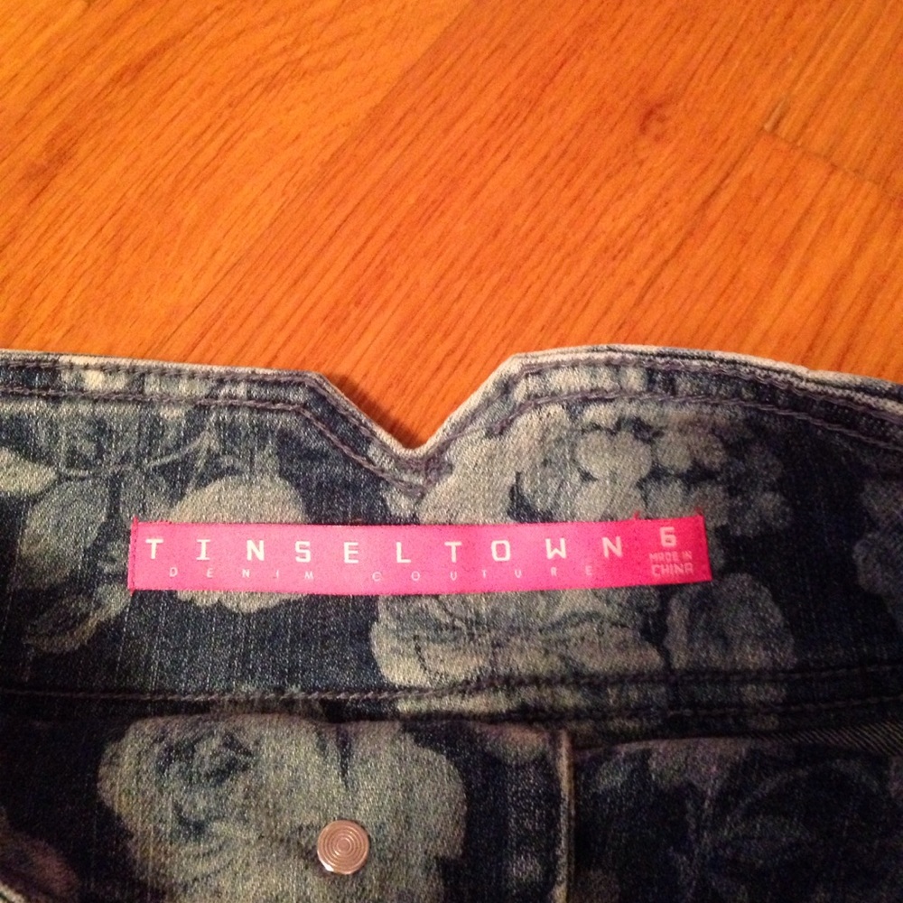 ❌SOLD❌🆕 High Waisted Jean Shorts - Picture 3 of 3