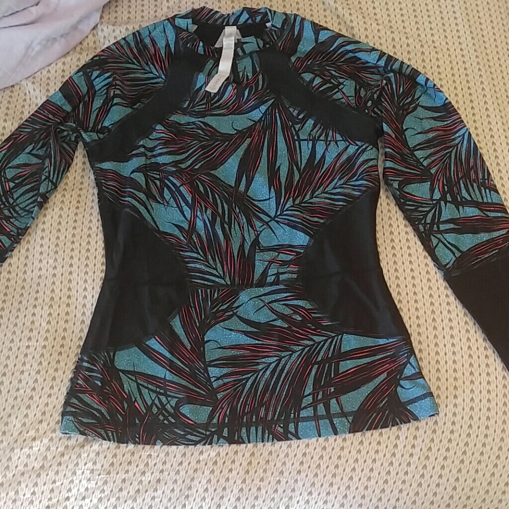 New Lululemon rashguard