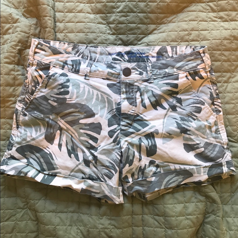 Gap khakis palm print short