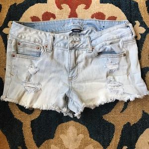 AE light wash shortie shorts