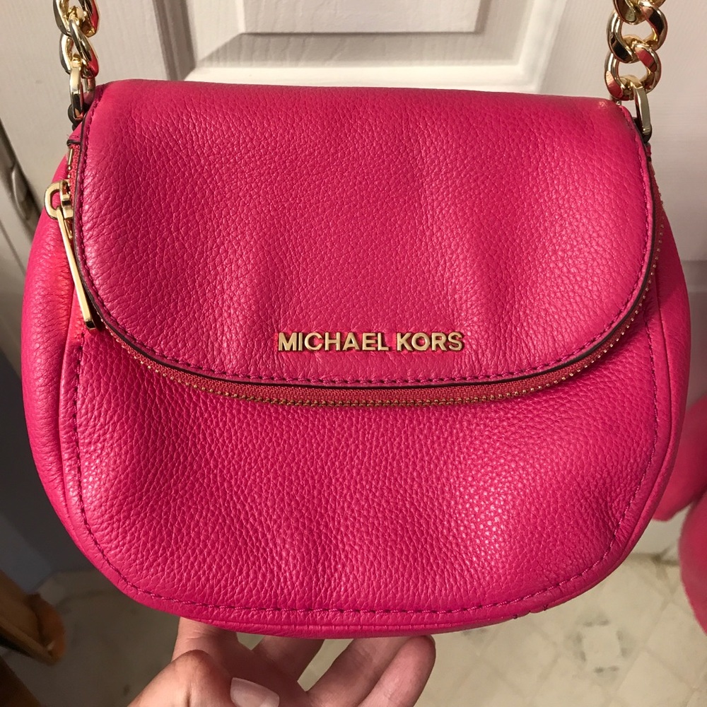 MK pink crossbody bag. - Picture 2 of 6