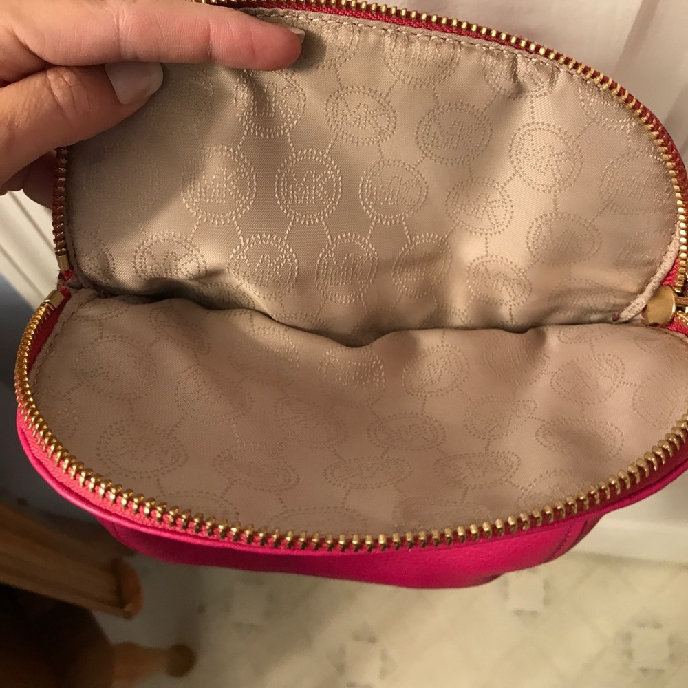 MK pink crossbody bag. - Picture 3 of 6