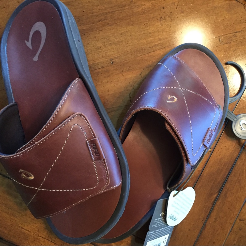 Okukai Leather Slides