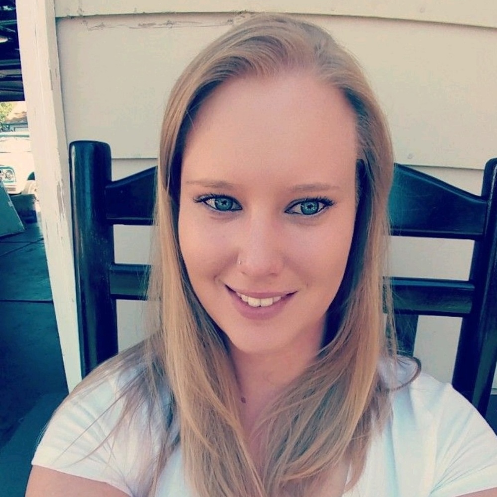 Meet your Posher, Loralee