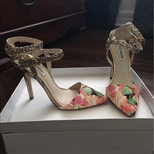 Steve Madden Porttt Floral Heel