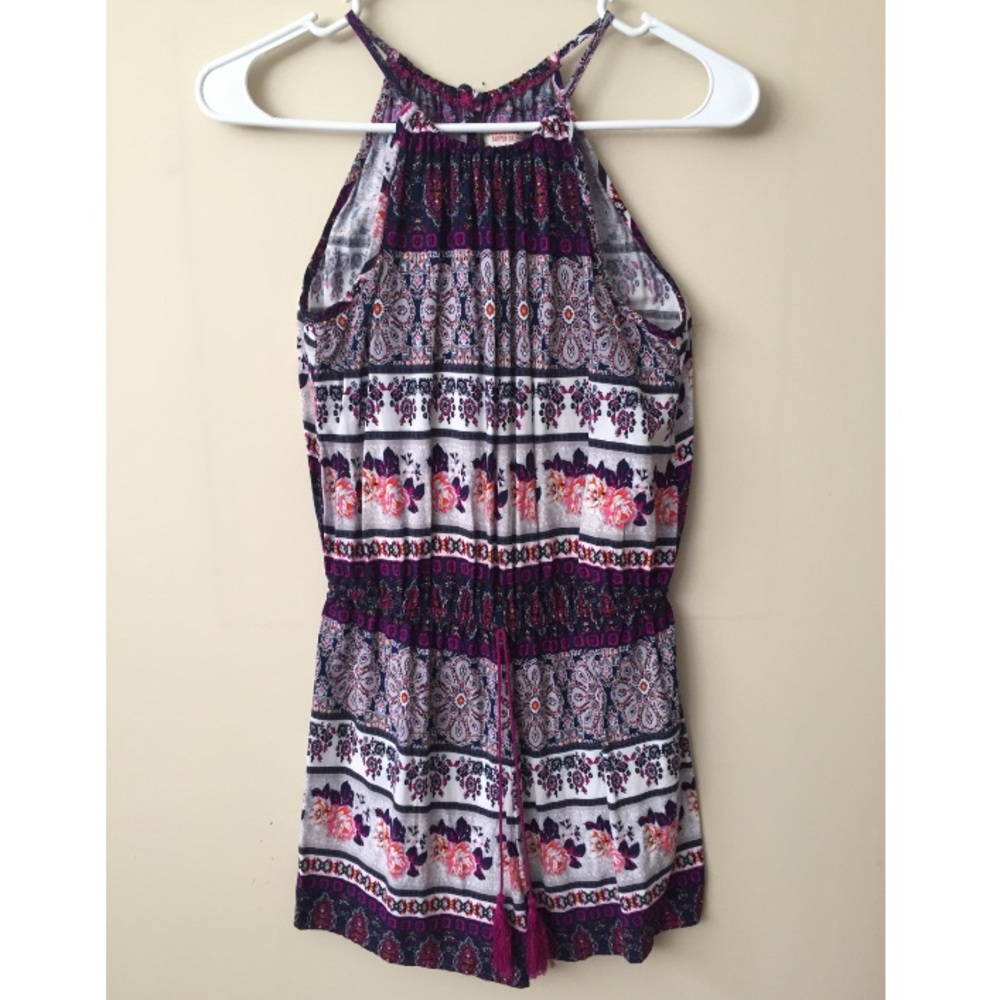 🌸NWOT Slip on Romper (Juniors)🌸
