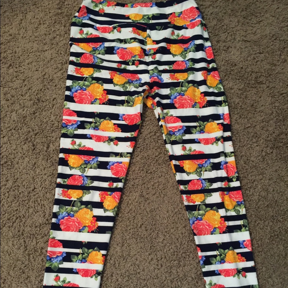 OS leggings so fun!! Tried on!
