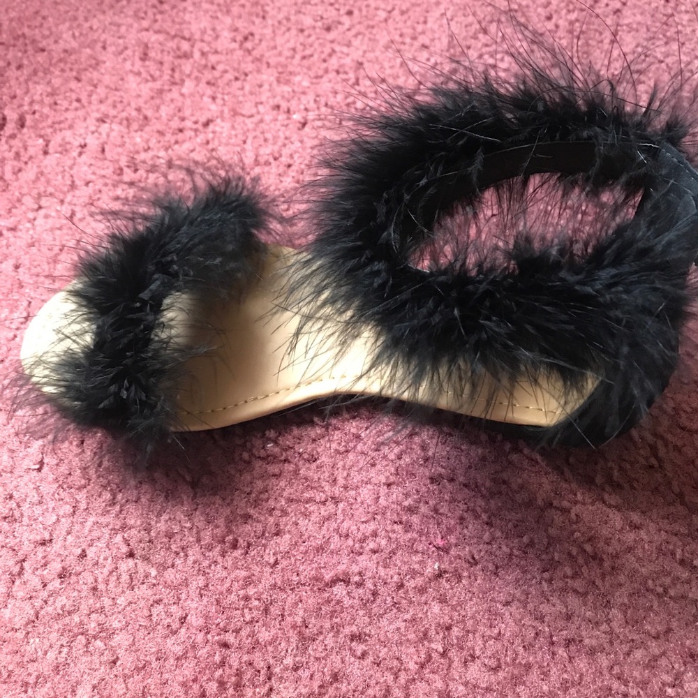 Black fur sandals