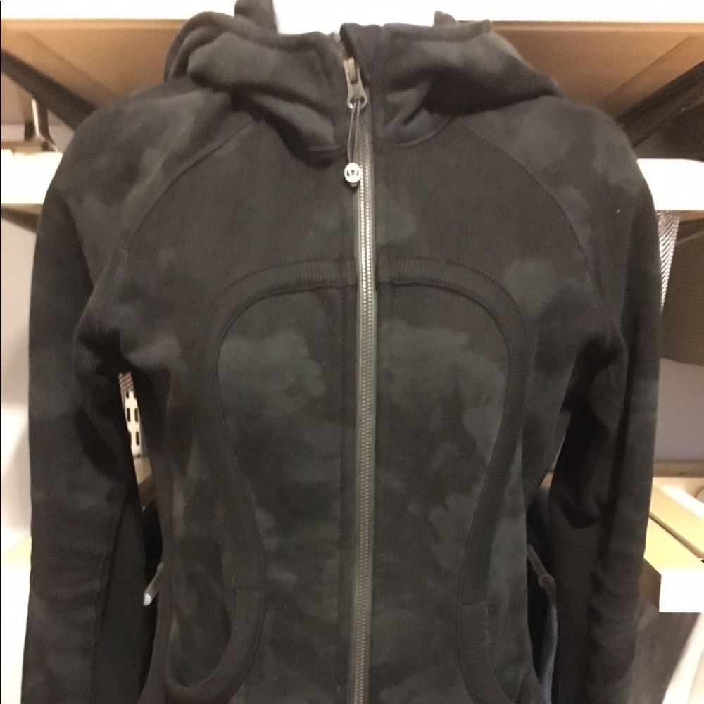 Black Lululemon hoodie.