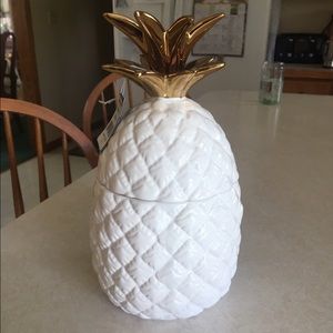 Pineapple cookie jar