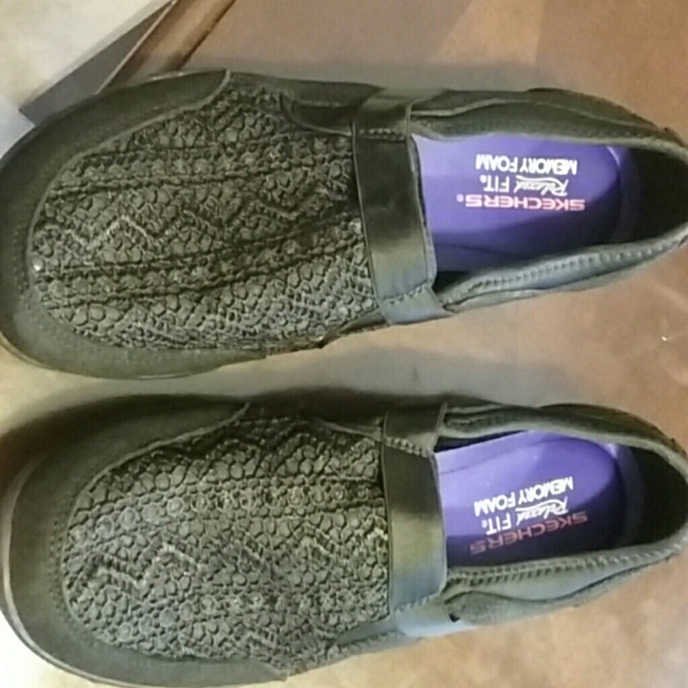 Skechers relaxed fit memory foam