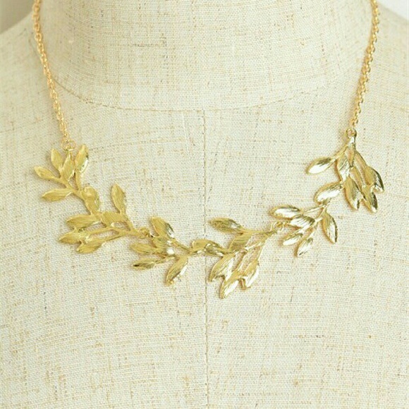 Multi Leaf Chain Necklace - Picture 2 of 2