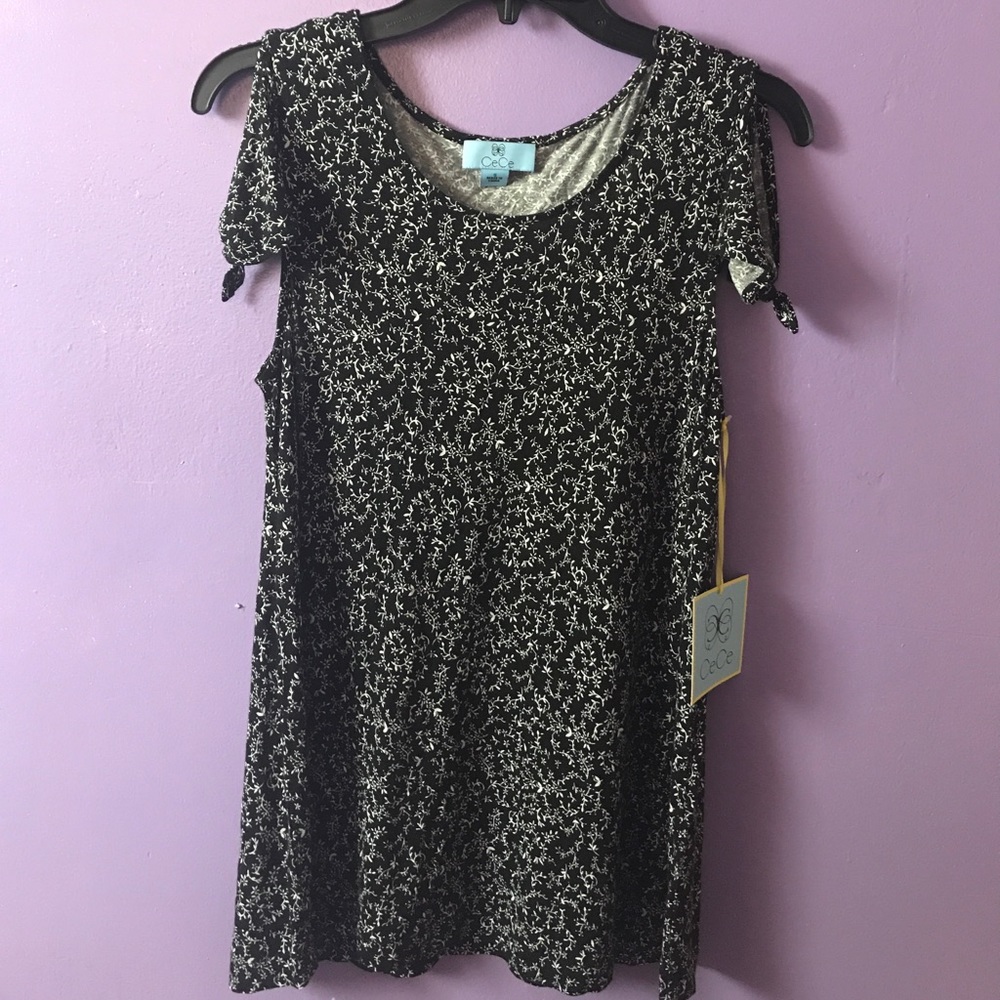 Cece black top w/short tie knot flutter sleeves