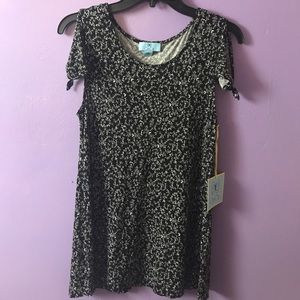 Cece black top w/short tie knot flutter sleeves