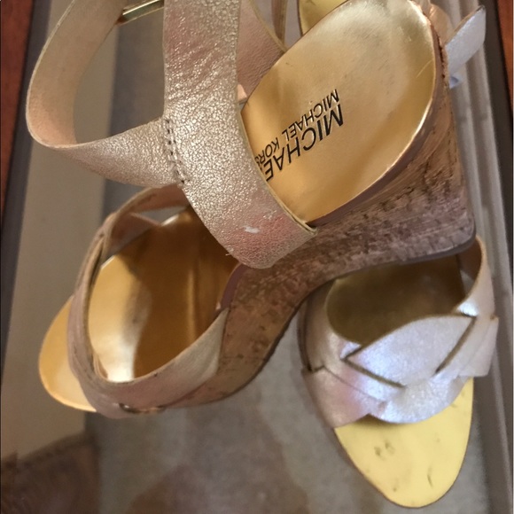 🔴💯MICHAEL KORS PLATFORM WEDGES. - Picture 3 of 5