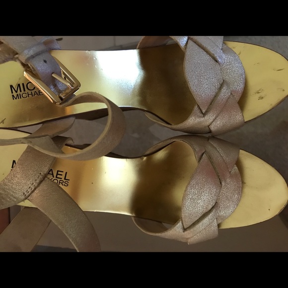 🔴💯MICHAEL KORS PLATFORM WEDGES. - Picture 4 of 5