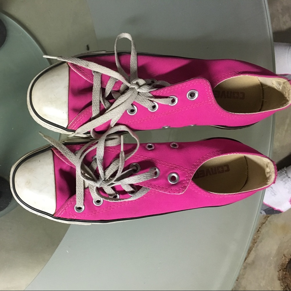 Gently used pink converse!