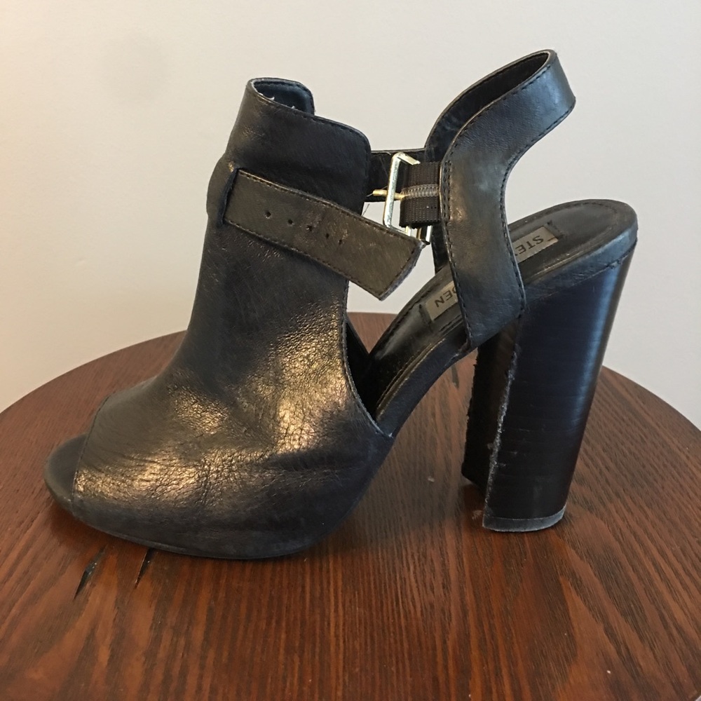 Steve Madden leather peep toe shoes