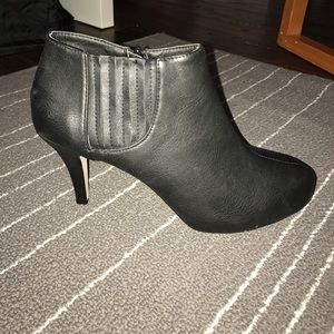 👠Madden Girl Black Booties👠