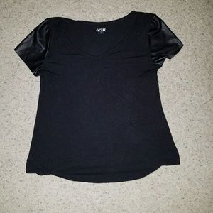 Apt.9 flat top with faux leather sleeves, L.