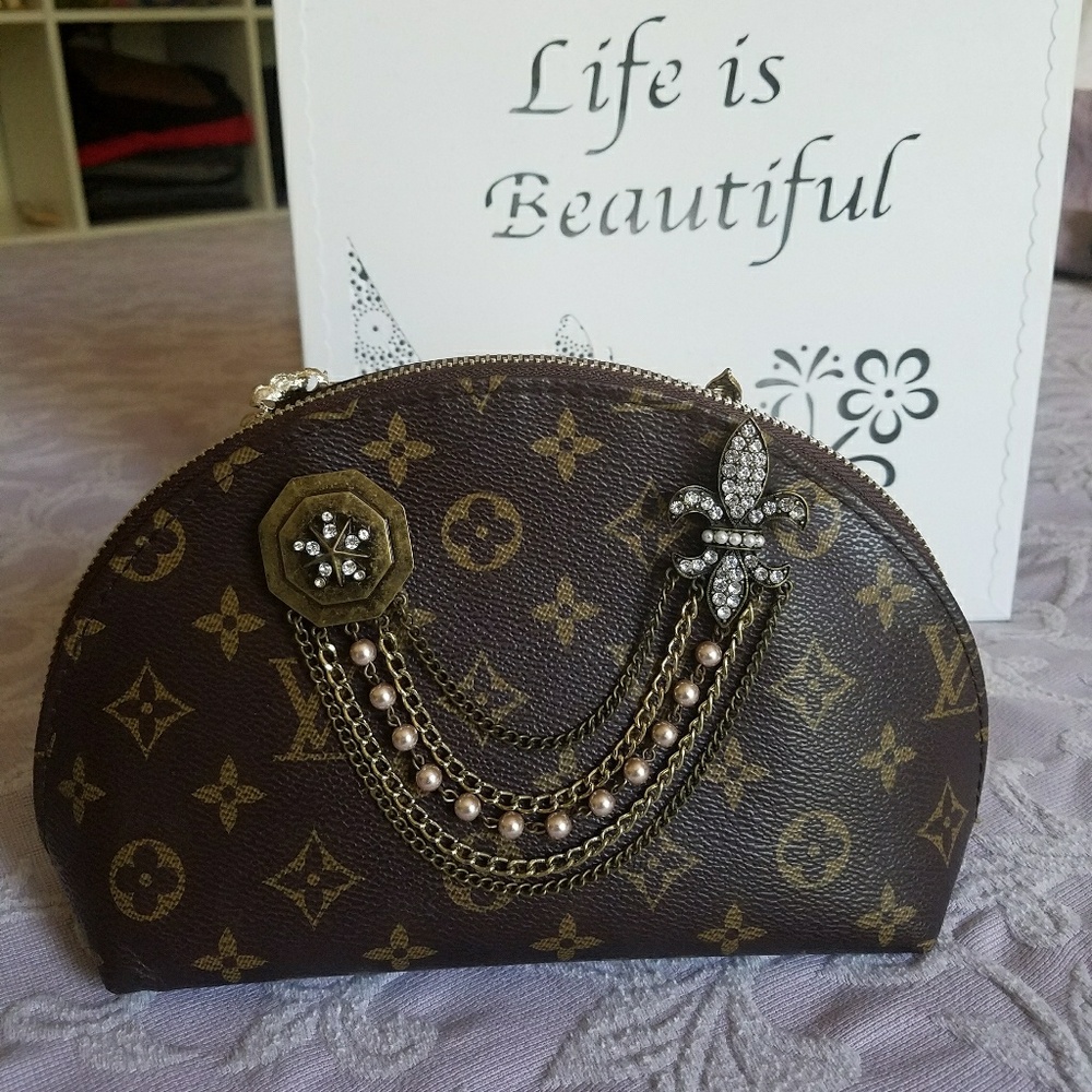 SOLD ....Fleur de lis sweater pin and pouch