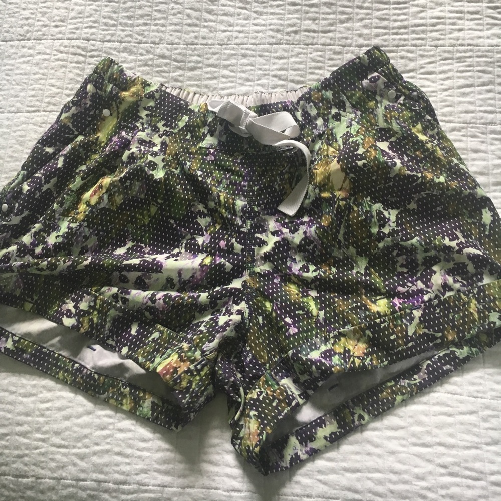 Lululemon Spring break away shorts