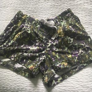 Lululemon Spring break away shorts