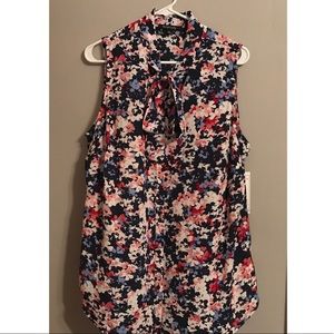 Shirt sleeve floral blouse