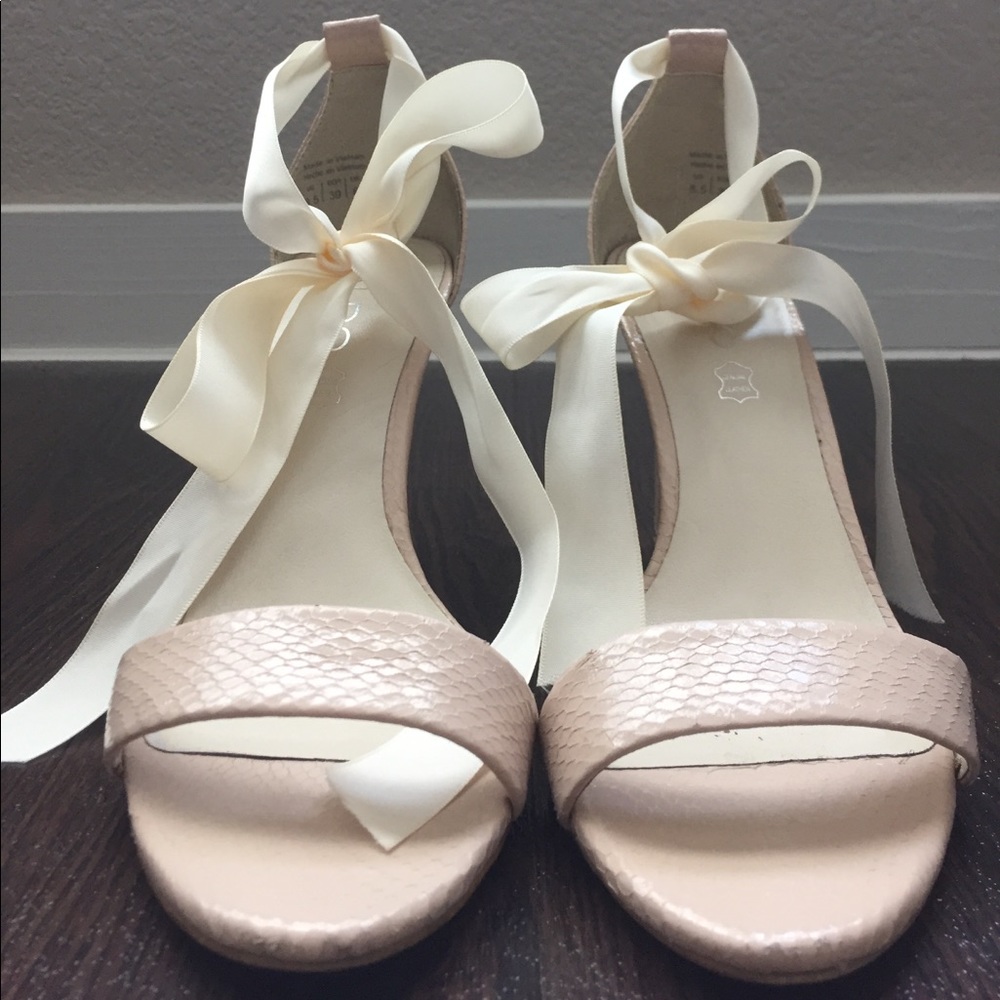 ALDO - used nude patent heels, size 8.5
