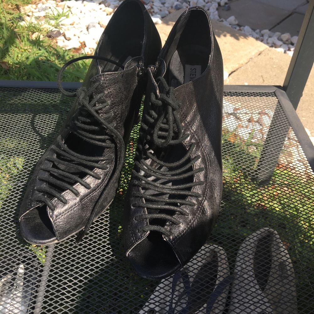 SOLD.. Steve Madden heels size 8