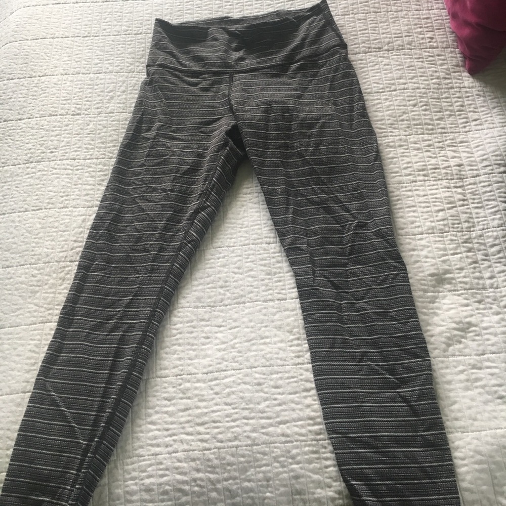 Lululemon cropped yoga pants