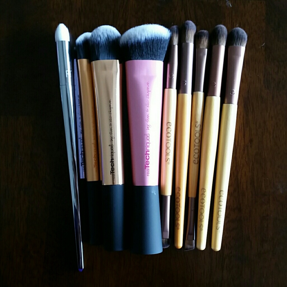 Real Techniques and Ecotools brush set