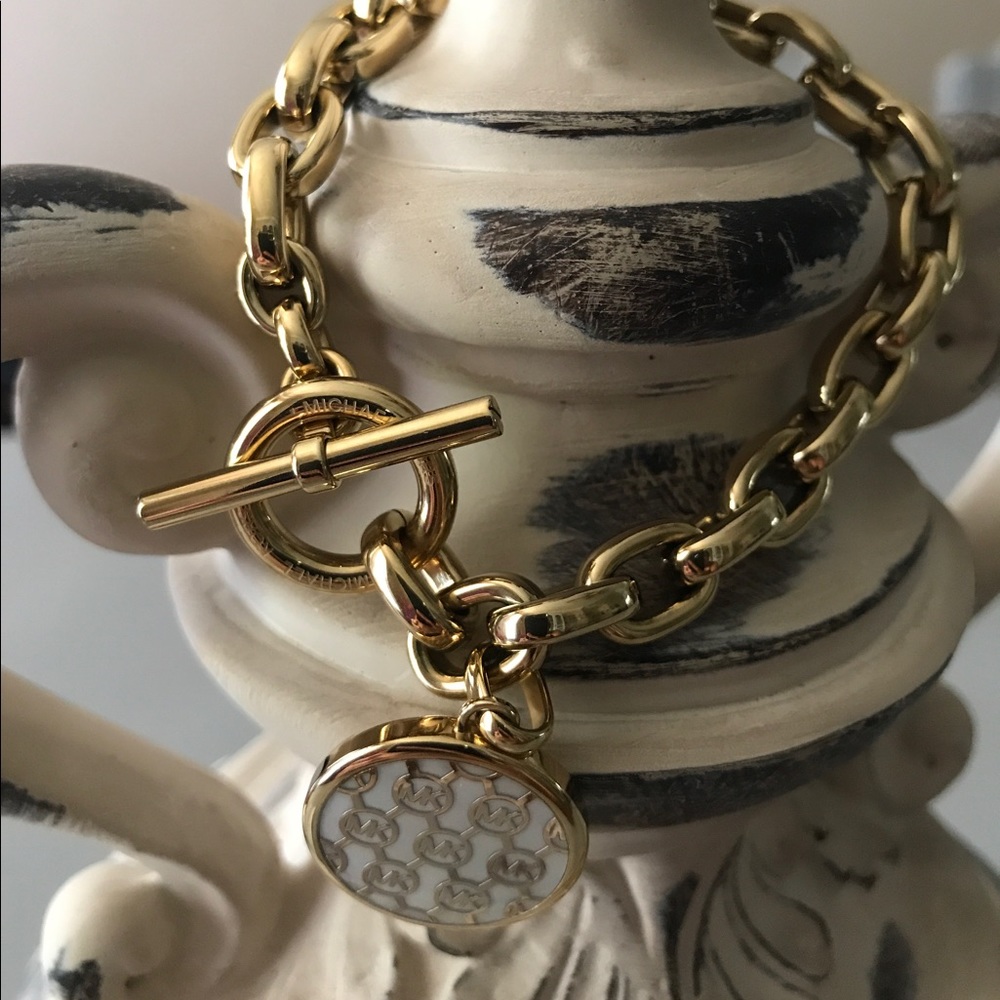 ♥️SOLD♥️Michael Kors Gold Tone Toggle Bracelet
