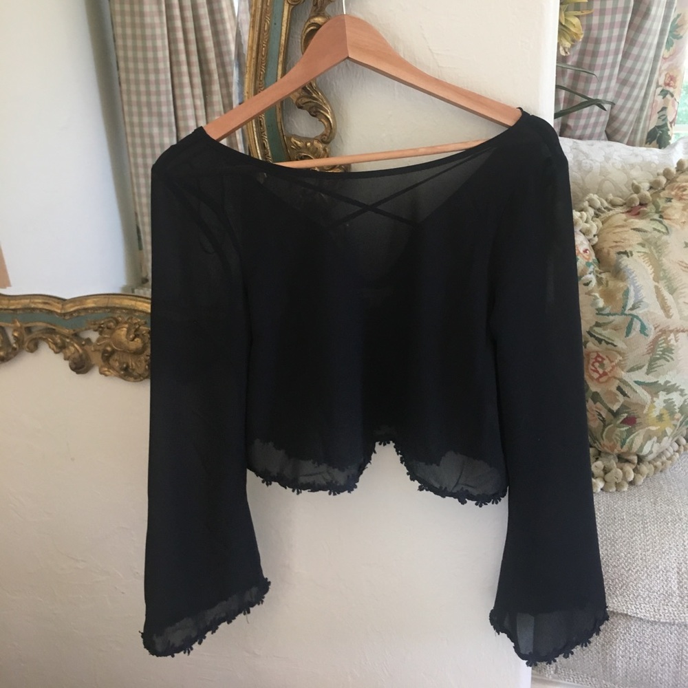 cotton candy black crop bell sleeve with flowers