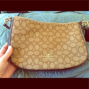 LIKE NEW authentic Coach cross body purse.