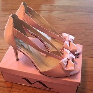 Cute heels perfect for a wedding!