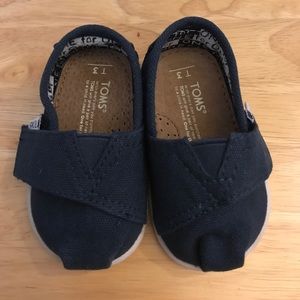 Tiny Toms Navy size 3