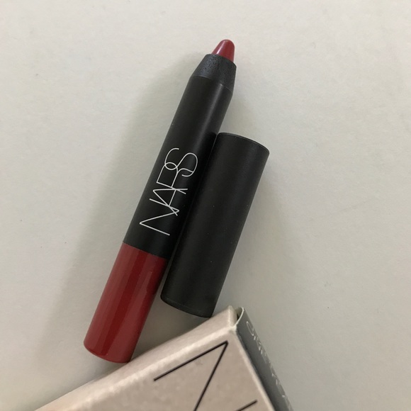 New NARS Cruella Satin Lip Pencil - Picture 2 of 2