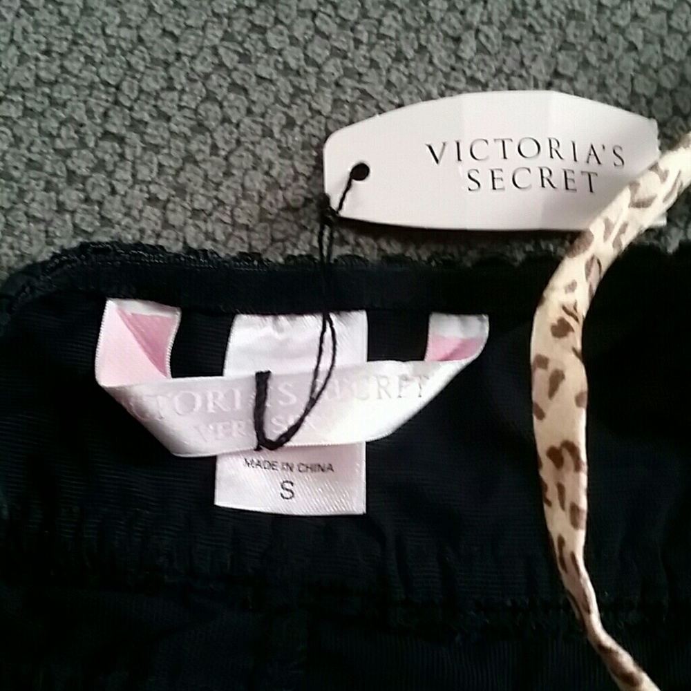 Victoria Secret - Picture 2 of 2