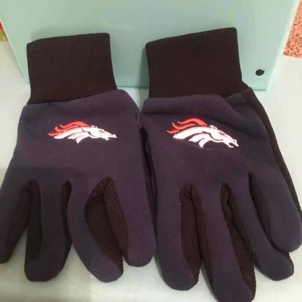 NFL Broncos winter gloves