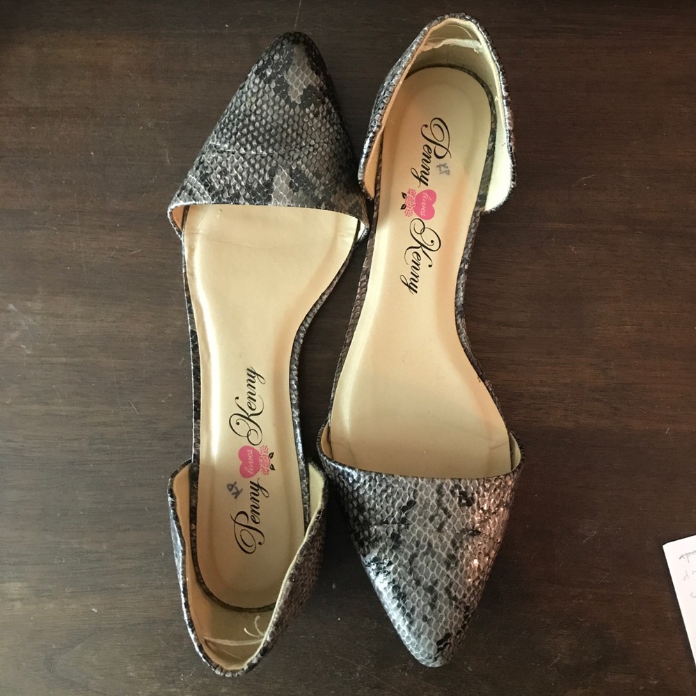 snakeskin pointed toe flats!