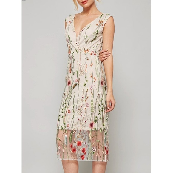 Promesa Floral Embroidered MIDI Dress in Black - Picture 5 of 9