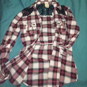 ✨Super cute Daytrip plaid button up