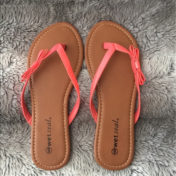 ✨Wet Seal Sandals - Picture 1 of 4