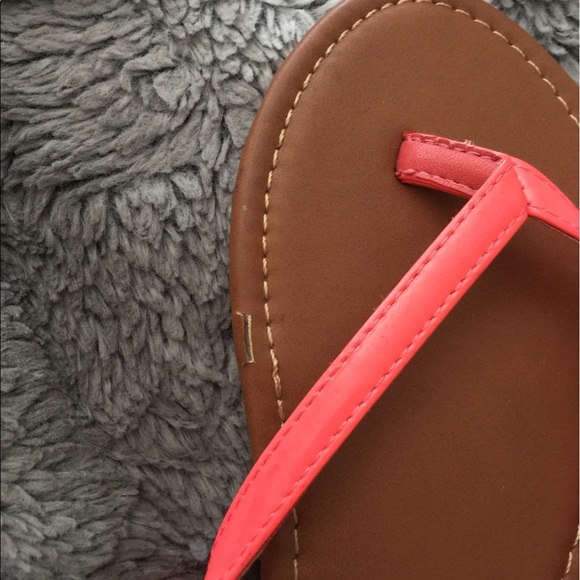 ✨Wet Seal Sandals - Picture 4 of 4