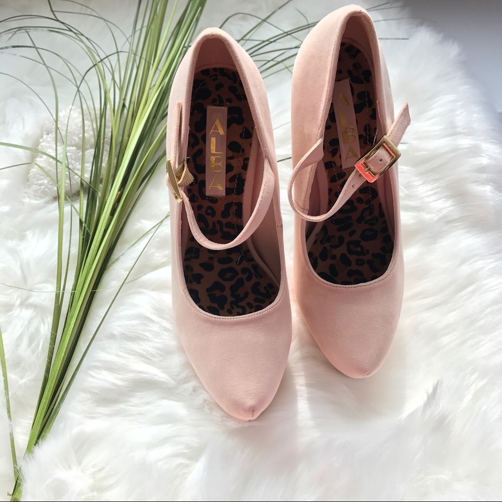 NIB. ⭐️Last one left⭐️Nude Maryjane Platform Pumps