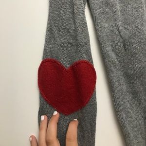Gray heart patched elbow sweater!