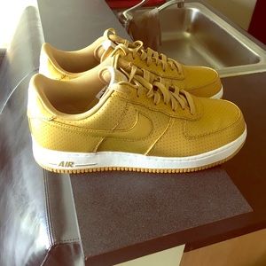 Size 11 Gold Air Force 1 '07 LV8