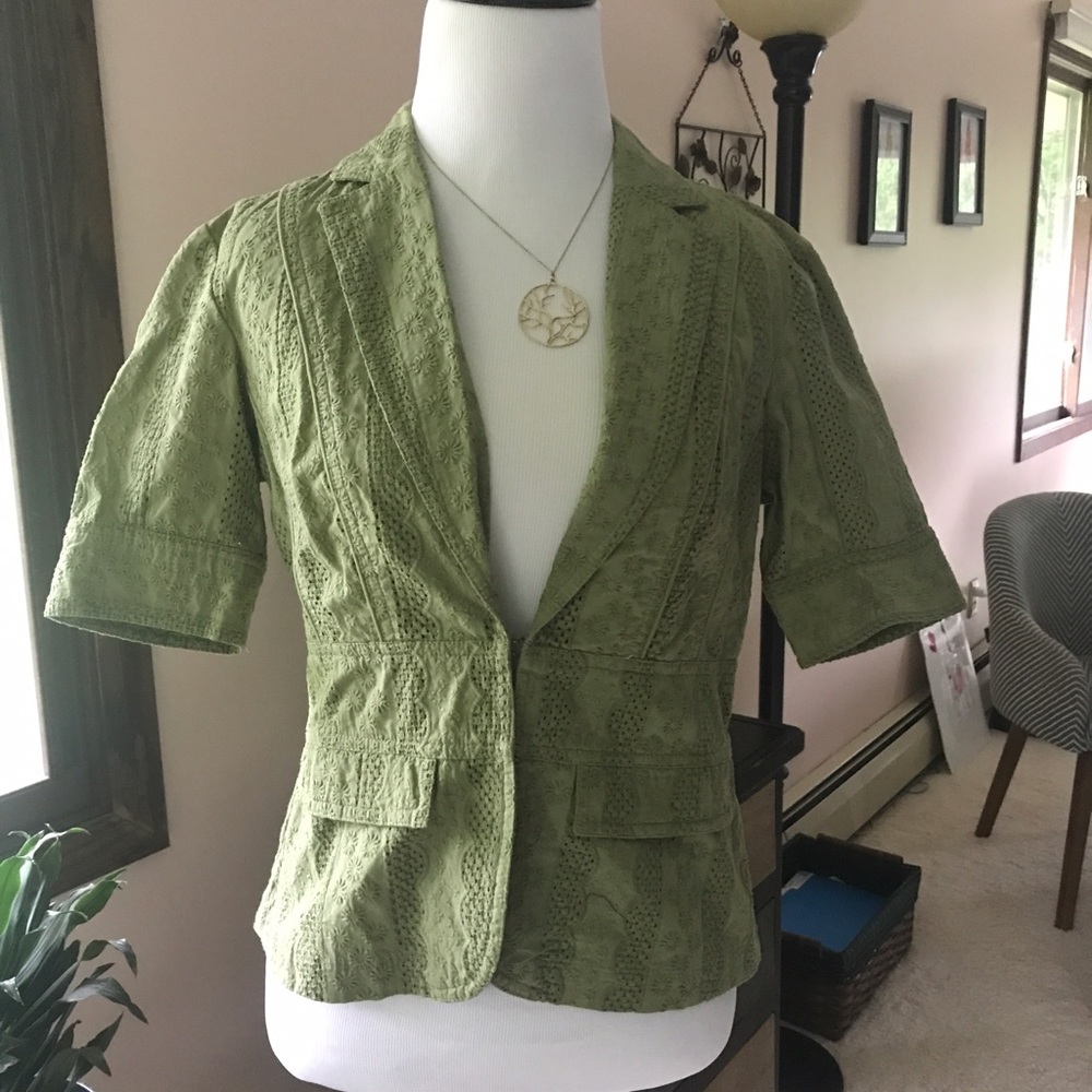 Green short sleeve blazer